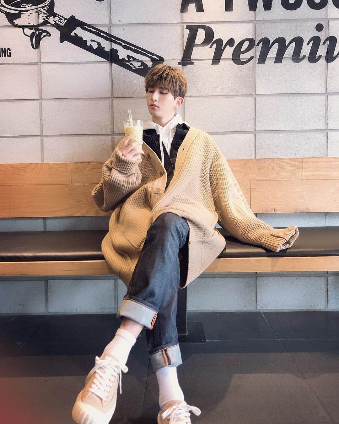 キソプさんのインスタグラム写真 - (キソプInstagram)「아침엔 키위바나나 쥬쓰🥝🍌 오늘도 촬영 화이팅👊 #KISEOP」1月12日 10時46分 - ki_seop91