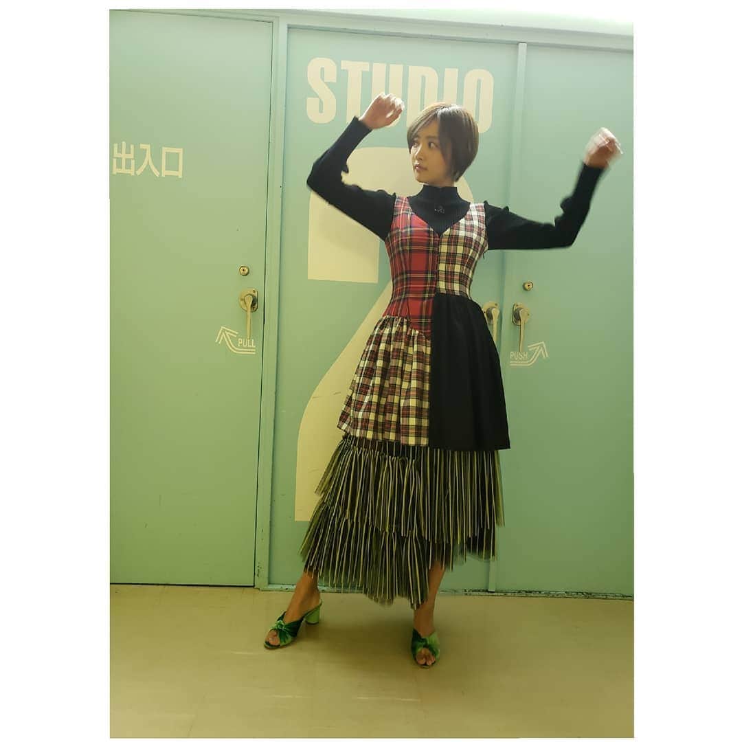 夏菜さんのインスタグラム写真 - (夏菜Instagram)「one-piece&skirt:@isa_arfen tops:@wmwmstudios,@beams_women_shibuya shoes:@loefflerrandall stylist:@erica_mimura」1月12日 11時51分 - natsuna_official