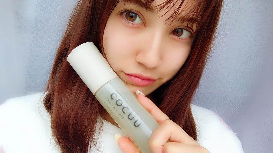 眞木美咲パメラさんのインスタグラム写真 - (眞木美咲パメラInstagram)「最近のヘアケアは COCUUを使ってるよ❤️ メロウオイル・メロウバーム・メロウセラムの3つとも♪ オレンジのすっきり甘い香りが好きすぎて、ハンドクリームやリップクリームとしても愛用中🍊🧡 おススメ😚 #COCUU #コキュウ #セフテイ  #美容 #美容室 #ヘアオイル　#ヘアバーム　#ヘアセラム #FiNC #FiNCアンバサダー」1月12日 13時03分 - pamypamypamy