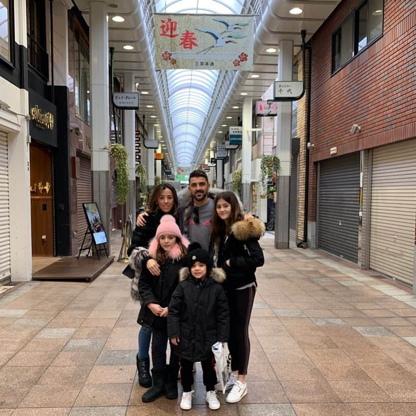 ダビド・ビジャさんのインスタグラム写真 - (ダビド・ビジャInstagram)「Settling into our new city!!! 🇯🇵❤️👌🏻 #kobe #japan #family #familygoals #newlife」1月12日 13時02分 - davidvilla