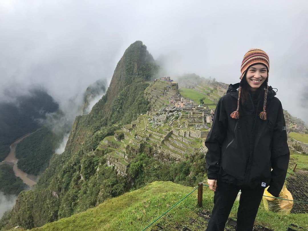 水原希子 さんのインスタグラム写真 - (水原希子 Instagram)「⛰Machu Picchu ⛅️ 空中都市⛰ まるで天空の城ラピュタの世界にいるみたいでした！ マチュピチュは未だに解明されていない謎も沢山あるみたい なんだけど、ガイドの方が説明してくれたのは、 マチュピチュに住んでいた民族は ピースフルな生活をしていたのだそう。 大きな石の上で瞑想をしたりしていたんだって🤔🌟」1月12日 14時46分 - i_am_kiko