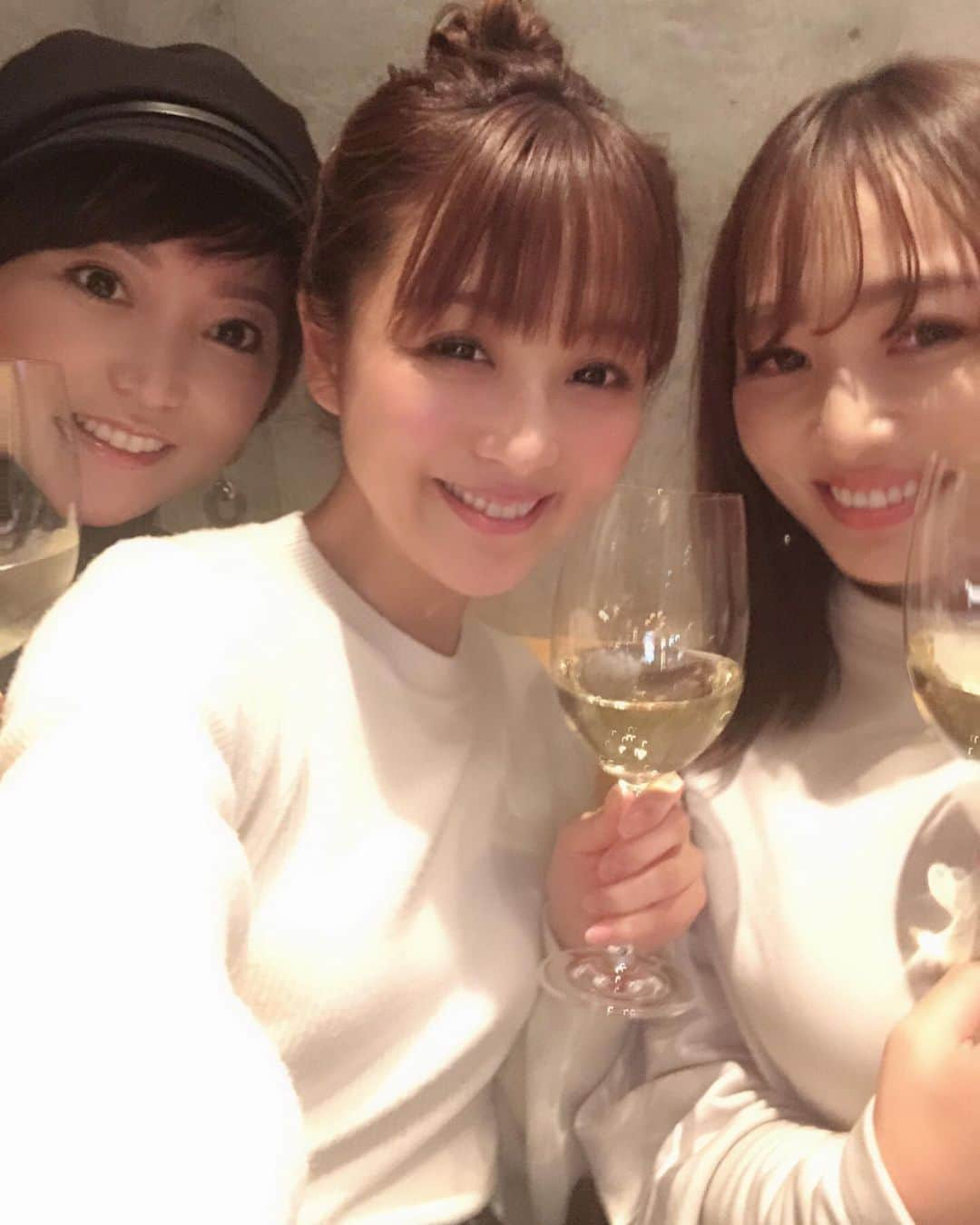 鈴木奈々さんのインスタグラム写真 - (鈴木奈々Instagram)「昨日は仕事おわってから、 地元の友達ゆいちゃんと 加藤あやなちゃんと 三十路女子会をしました♡♡♡ ワインデビュー^_^ 最高に楽しかったー♡♡♡ ありがとう^_^ #三十路女子会 #地元の友達 #ゆい #中学からの仲  #地元茨城県  #友達は宝」1月12日 19時26分 - nana_suzuki79