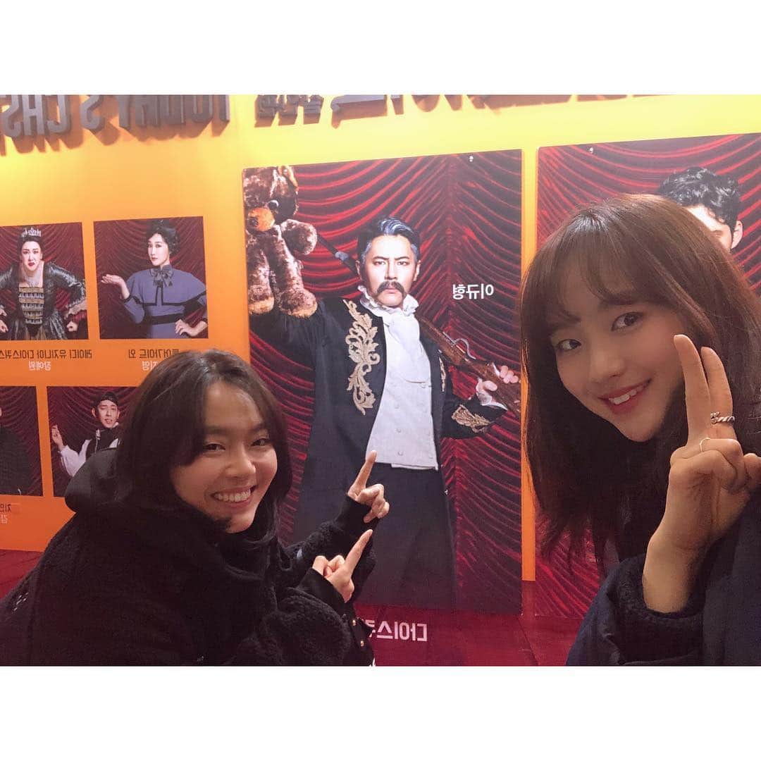 ウォン・ジナのインスタグラム：「#젠틀맨스가이드 두번보세요오 세번보세요오~ 세상 꿀잼👍🏻규형오빠 진짜 짱 멋지십니다👐🏻」