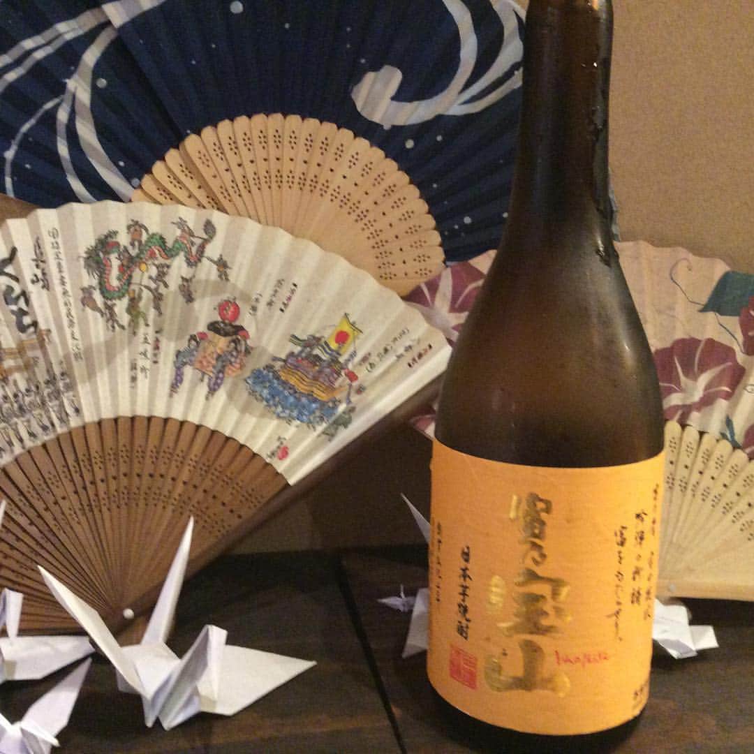 泳ぎイカ 九州炉端　弁慶 姫路店のインスタグラム：「こんばんは！ 今回の焼酎紹介は 「富乃宝山」です！ 是非ご賞味ください🤩 . #弁慶姫路店 #お酒 #日本酒 #弁慶 #姫路居酒屋 #剣菱」