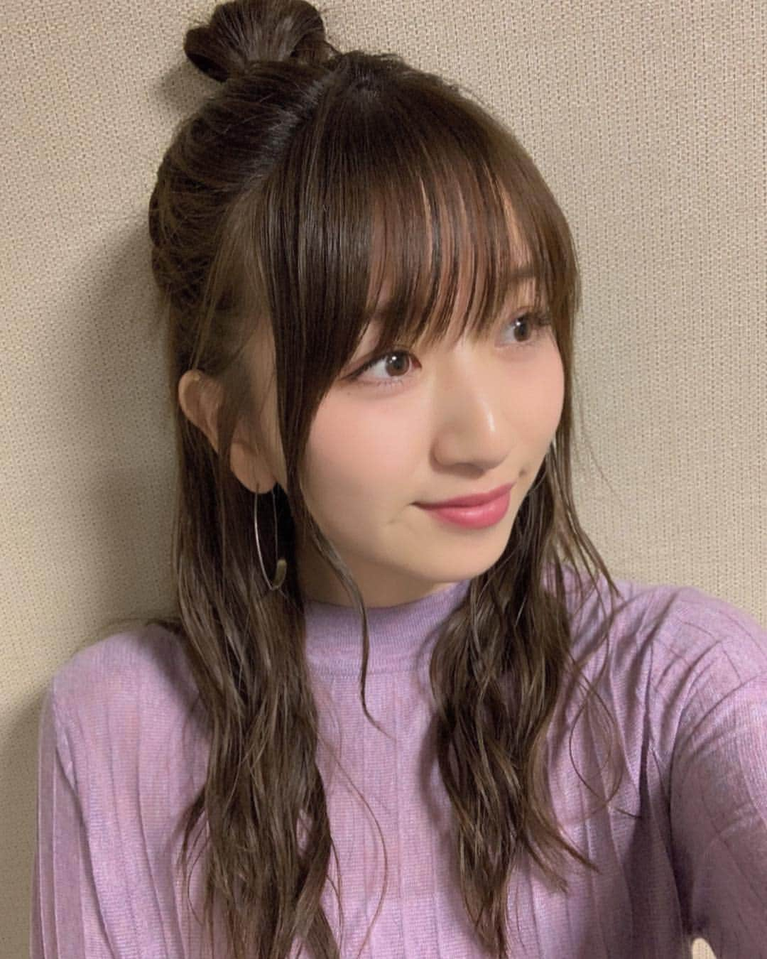 鹿沼憂妃さんのインスタグラム写真 - (鹿沼憂妃Instagram)「めずらしくハーフアップ。 理由:巻き髪が失敗したからです☹️☹️ #ロングヘアー #ハーフアップ #ハーフ団子」1月12日 17時20分 - shika_0225