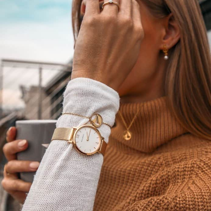 PAUL HEWITTさんのインスタグラム写真 - (PAUL HEWITTInstagram)「Every day is a new chance to create your very own look. ⚓⌚✨ (photo @lesliehuhn) #getanchored #paulhewitt #sailorlinemodest #sailaway #anchorpearl #northstar __ #womenswatch #ootdwatch #womenstyle #womensaccessories #gold #deetails #womensjewelry #jewellery #watch #womenwithstyle #watchstyle #accessories #jewellery #womensjewellery #myphset」1月13日 4時00分 - paul_hewitt