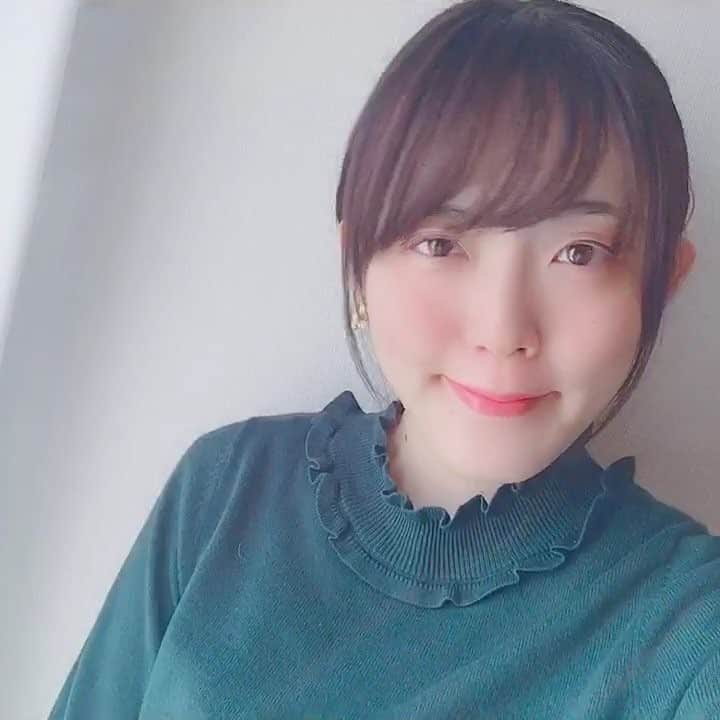 藤田彩のインスタグラム：「こちらTwitterに載せさせて頂いた 新年のご挨拶の動画ですm(_ _)m . 今年も何卒宜しくお願い致しますm(_ _)m . . . #新年のご挨拶 #2019年も13日経ってから載せる新年のご挨拶 #季節感… #動画 #慣れない動画…」