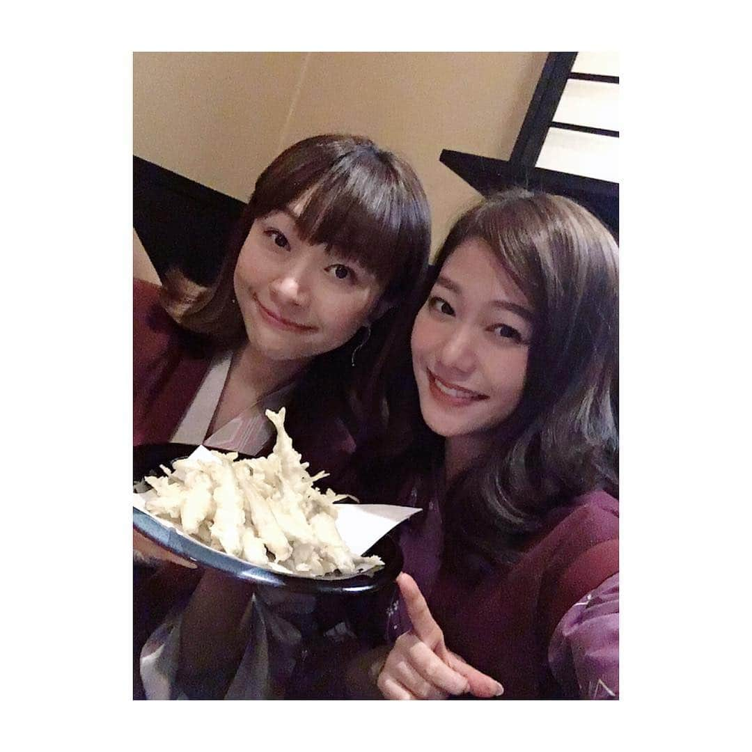 喜多よしかさんのインスタグラム写真 - (喜多よしかInstagram)「お宿は山湖荘さん♨️🐟🍚 ・ 今回は特別に釣ったワカサギを天ぷらにしていただきました😊🎣✨ ・ 温泉湯豆腐もハーブ牛もなにもかも美味しかった🤤🤤🤤 ・ ちーさいワカサギは私が釣ったかわい子ちゃんです🥺 ・ ２月８日 釣りビジョンにて放送であります🙆‍♀️🎣 ・ #釣りビジョン #帯広 #十勝 #温泉 #釣り」1月12日 20時58分 - yoshika_1002_official