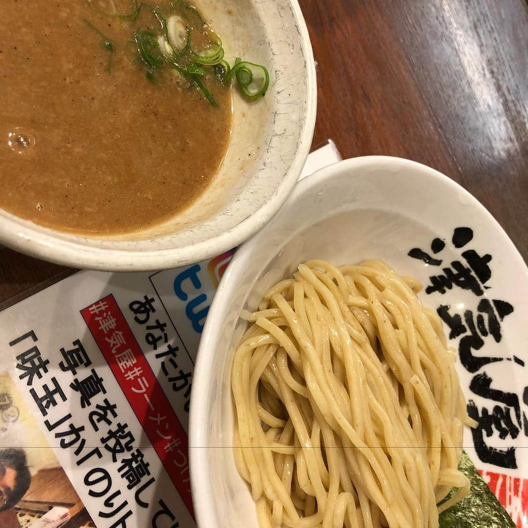 矢野聖人さんのインスタグラム写真 - (矢野聖人Instagram)「麺コレですん。 三食に一回は写真撮るの忘れる。  1枚目から順に 若松河田駅  徳川膳武さん カレーつけ麺 武蔵浦和  津気屋さん つけ麺 新宿三丁目  百日紅さん 煮干しつけ麺 4枚目は良く行くバーなので秘密  #麺コレ #ラーメン #つけ麺 #猫舌 #飯テロ #カレー #魚介 #煮干し #ramen #noodles #徳川膳武 #津気屋 #百日紅 #若松河田 #武蔵浦和 #新宿三丁目 #yanomasato #矢野聖人」1月12日 21時01分 - masato_yano