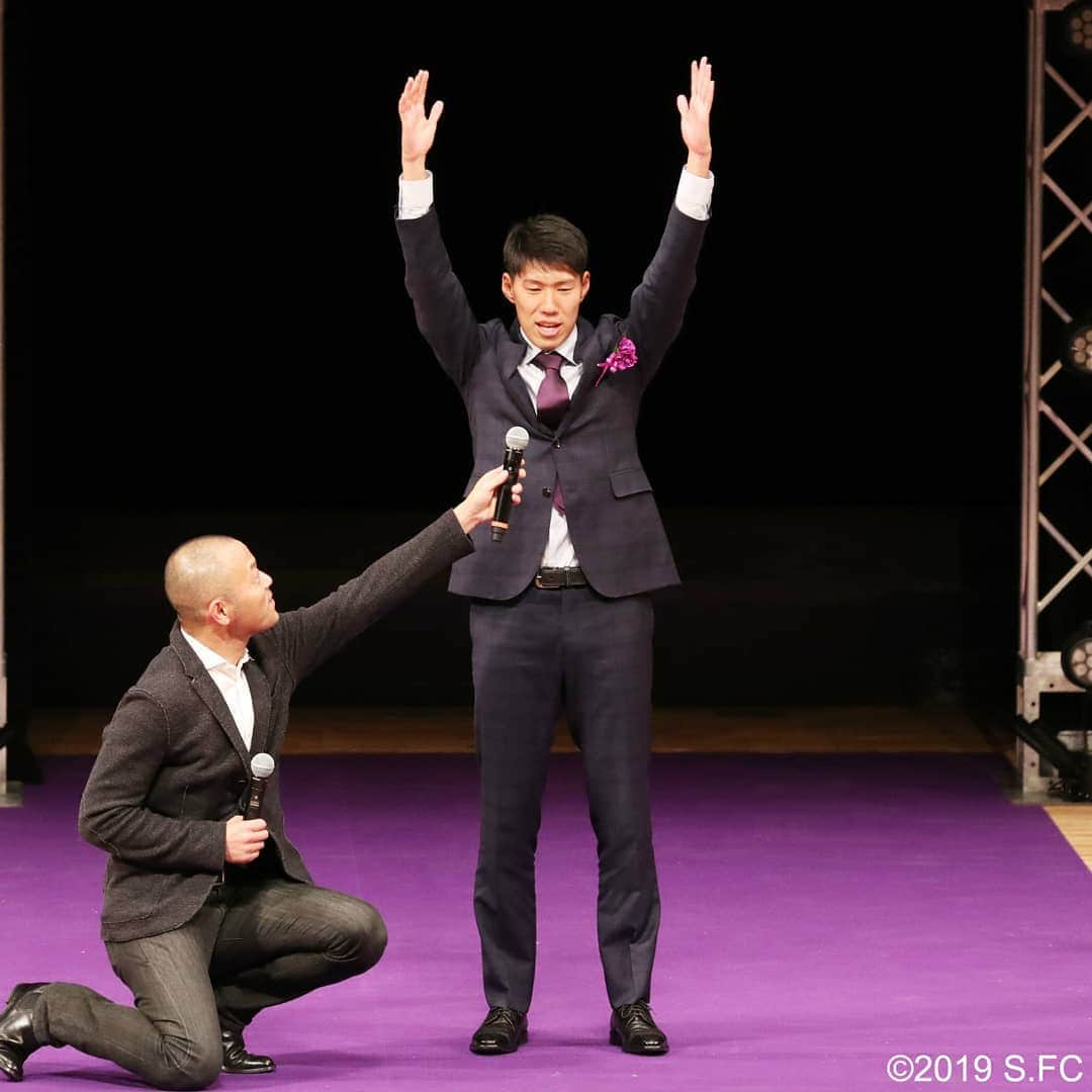 サンフレッチェ広島さんのインスタグラム写真 - (サンフレッチェ広島Instagram)「⚽サンフレッチェ広島2019キックオフイベント⚽  書き初め🖌️＆トークショーその２🎤  #東俊希選手 #荒木隼人選手 #松本大弥選手 #川井歩選手 #エミルサロモンソン選手 #いつのまにか #一発芸大会に #城福浩監督 #sanfrecce #ICHIGAN」1月12日 21時49分 - sanfrecce.official