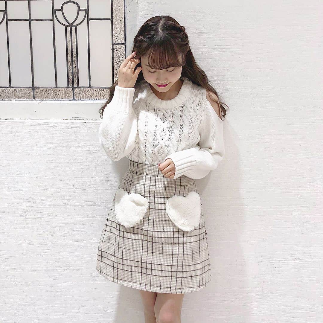 evelyn.coordinateさんのインスタグラム写真 - (evelyn.coordinateInstagram)「・ ・ winter❄️sale ・ ・ 今ならベルト以外全ての商品が50%OFF！！！ ・ 大人気肩あきニットもお安くお買い求め頂けます❤️ この機会に是非ご来店下さいませ♡ ・ ・ #エブリン#ニット#可愛い#evelyn#knit#instagram#instafashion#followme」1月12日 22時31分 - evelyn.coordinate