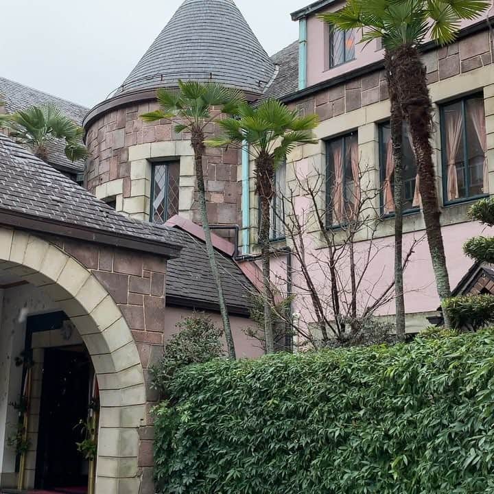 のインスタグラム：「・ 初雪❄️でしたね。 粉雪でほとんど見えませんが 記念に撮影してみました✨ . #初雪 #2019年冬婚  #ロアラブッシュ#レストラン#フランス料理 #一軒家レストラン#東京グルメ #記念日ディナー#記念日レストラン  #プロポーズ#結婚式#ウェディング#レストラン #レストランウェディング#ブライダルフェア #museum1999leaualabouche #tokyorestaurant #wedding#restaurantwedding#bridalfair #tokyo #aoyama」