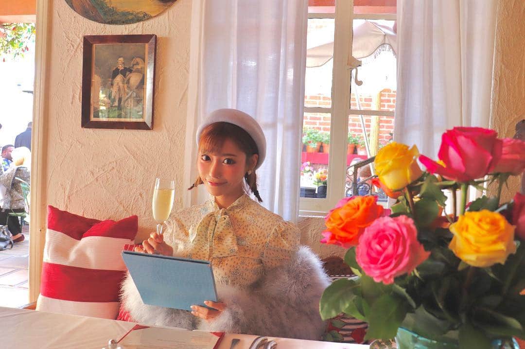 明日花キララのインスタグラム：「morning🥪💐」