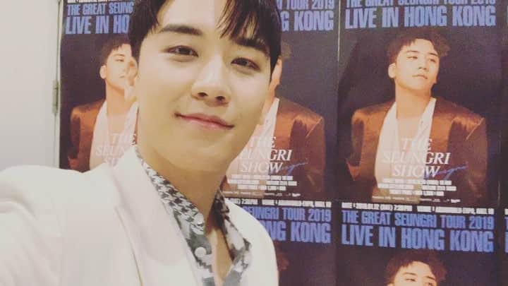 V.Iのインスタグラム：「Next!! In #manila #thegreatseungritour2019live with @daraxxi see u soon guys」