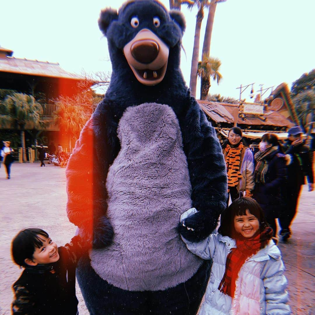 IVANさんのインスタグラム写真 - (IVANInstagram)「* Disney Land 🌞🏰✨💫💙💖🌺🤙🏼👨‍👩‍👧‍👦✨🌛 夢の国は行く意気込みを変えても夢の国でした✨💕 * #tokyodisneyland#disney#love#fun#happy#kids#japan#Nephew#niece#family#cute#latina#mexican #先日の #東京ディズニーランド #今日は子供が楽しむ日だよと #割り切って行ってもワクワクする事実 #やはり #ダンボピーターパンイッツアスモールワールド的流れ #ご飯よりミルクチョコレートポップコーンばかり #また行こうね♡ #掲載姪甥だらけですいません笑」1月13日 12時28分 - fresanaca