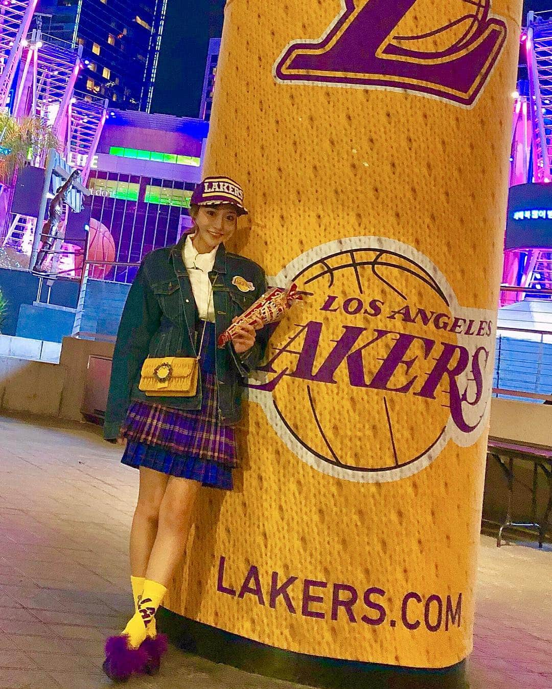 明日花キララさんのインスタグラム写真 - (明日花キララInstagram)「LAKERSコーデで応援⛹️‍♂️⛹️‍♂️🏀 #LAKERS #LAKERScolor #紫 #黄  #レブロン不在」1月13日 12時50分 - asukakiraran