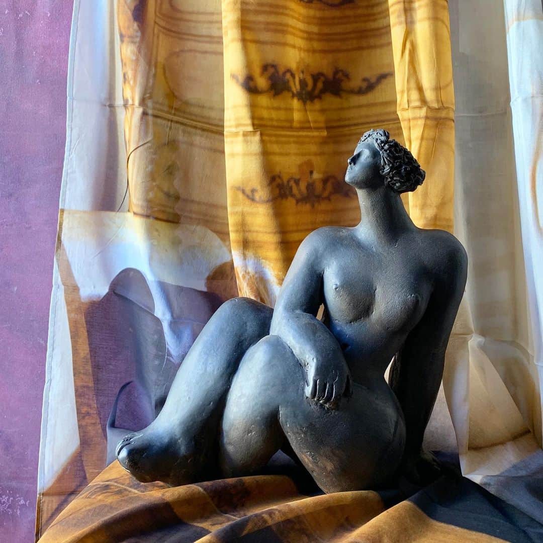 H.P.DECOさんのインスタグラム写真 - (H.P.DECOInstagram)「【NEW ARRIVAL】彫刻家、そして陶芸家であるフランスの女性アーティスト、Michele Raymond(ミシェル・レイモンド)の作品が届きました。彼女の生み出す女性像は、ブロンズのような艶と、柔らかな女性らしさと力強さを表現した神秘的な佇まいが魅力です。 また、イタリアの女性アーティスト、colomba leddi(コロンバ・レッディ)のカーテンもあわせて展開しております。空間に優しい色彩を与えてくれる、独創的で美しいファブリックはいかがでしょう。 女性像 ¥15,000＋tax〜 カーテン ¥38,000＋tax(size:140×200cm)  #micheleraymond #colombaleddi #hpdeco #hpdecoaosando #interior #art #暮らし」1月13日 13時32分 - atelier_ma_vie