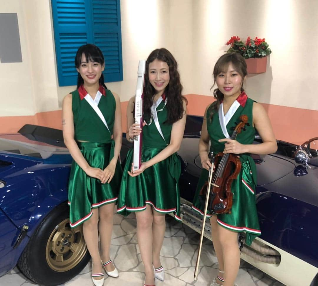 若林愛さんのインスタグラム写真 - (若林愛Instagram)「オートサロン2019🚘 Scuderia46のブースで演奏中♫ 右からaffection キーボード・ユウキ エレキバイオリン・Ai EWI・わたし サウンド東京 エレキバイオリン・MARIEさん エレキバイオリン・かじゆりちゃん エレキチェロ・ケイコちゃん 楽しい☺️💕 . . . #若林愛 #ewi #オートサロン #オートサロン2019 #scuderia #scuderia46」1月13日 13時55分 - megumi.cl