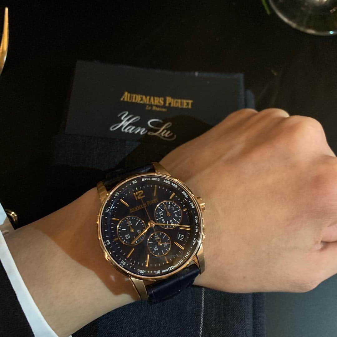 ルハンのインスタグラム：「wonderful CODE 11.59～wonderful AP～wonderful night～@audemarspiguet ✌️✌️✌️」