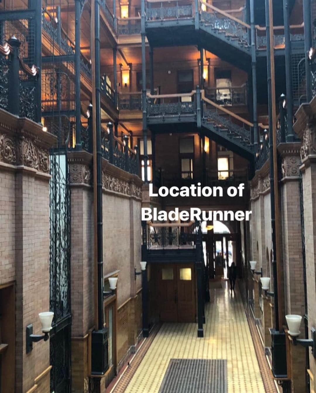 井上三太さんのインスタグラム写真 - (井上三太Instagram)「Location of #bladerunner (#harrisonford ) #bradburybuilding」1月13日 11時12分 - santainoue