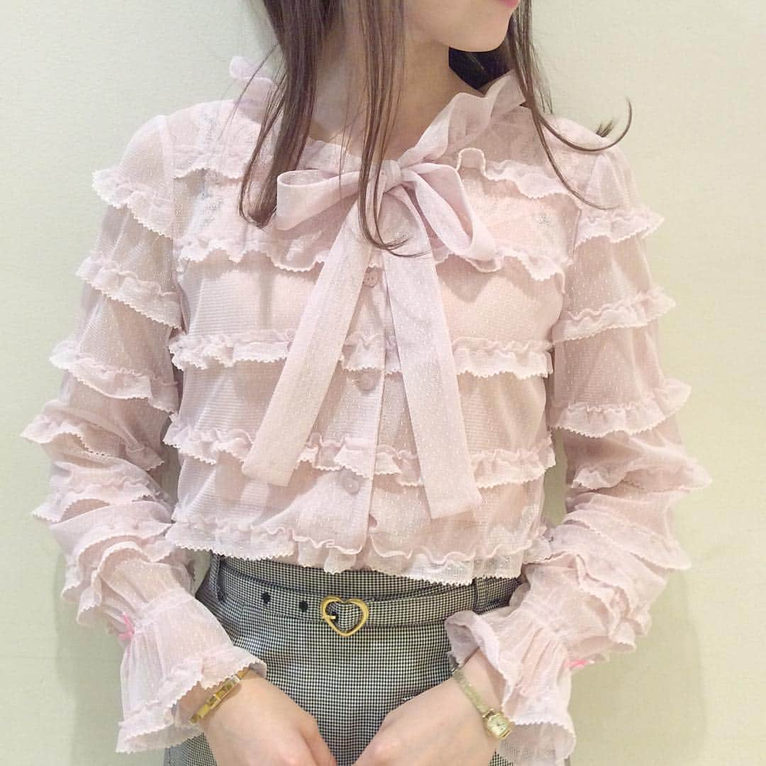 PINKHOUSE CHELSEAさんのインスタグラム写真 - (PINKHOUSE CHELSEAInstagram)「💕 ドットチュールレースボウタイリボンブラウス🌷🐇🎀 col:Beige.Pink.Black.Mint size:S.M price:¥28,000+tax . .  金具ハートベルト付き台形スカート🌷💗✔︎ col:Checkbeige.Ginghampink.Black size:S.M price:¥18,000+tax . . #pinkhousechelsea  #pinkhouse #ピンクハウス #ピンクハウスチェルシー #スカート #ブラウス #フリル #リボン #チュール #台形スカート #blouse #新作 #newarrivals #kawaii #skirt #fashion #girly  #heart #code #ootd #outfit #pink」1月13日 11時30分 - pinkhouse_chelsea