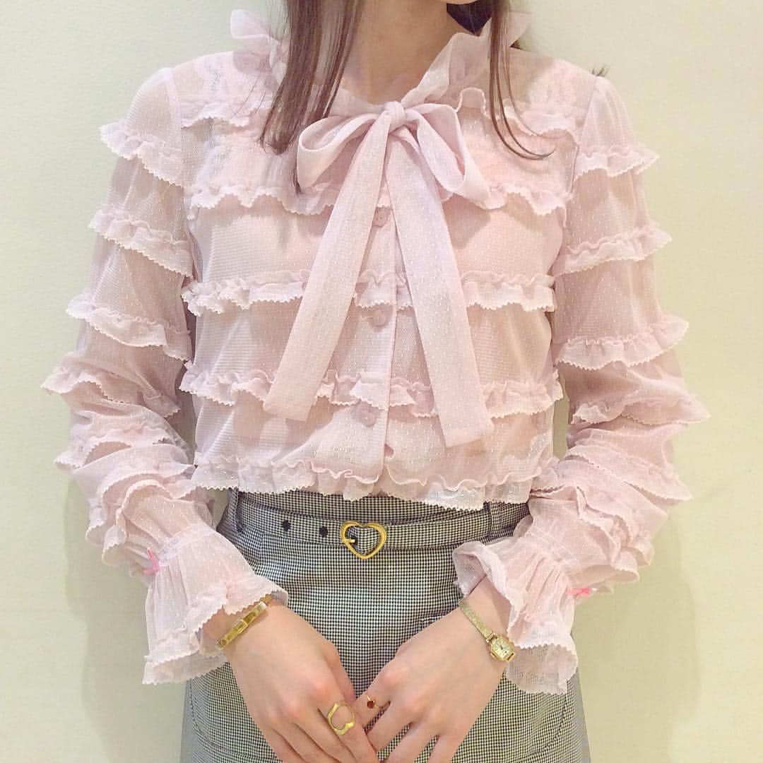 PINKHOUSE CHELSEAのインスタグラム：「💕 ドットチュールレースボウタイリボンブラウス🌷🐇🎀 col:Beige.Pink.Black.Mint size:S.M price:¥28,000+tax . .  金具ハートベルト付き台形スカート🌷💗✔︎ col:Checkbeige.Ginghampink.Black size:S.M price:¥18,000+tax . . #pinkhousechelsea  #pinkhouse #ピンクハウス #ピンクハウスチェルシー #スカート #ブラウス #フリル #リボン #チュール #台形スカート #blouse #新作 #newarrivals #kawaii #skirt #fashion #girly  #heart #code #ootd #outfit #pink」