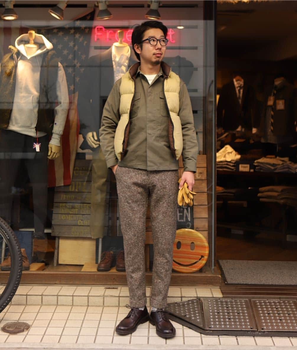 Freeport-ueno/上野さんのインスタグラム写真 - (Freeport-ueno/上野Instagram)「本日のSTYLE  春物と冬物をミックスした出で立ちで  #vest#Crescentdownworls#nbnw #jacket#workersjapan #tweed#trouser#bluewater #shoes#trickers #glove#dents #style#surf#ivy#trad #Freeportueno#tokyo#上野セレクトショップ」1月13日 12時01分 - freeportueno