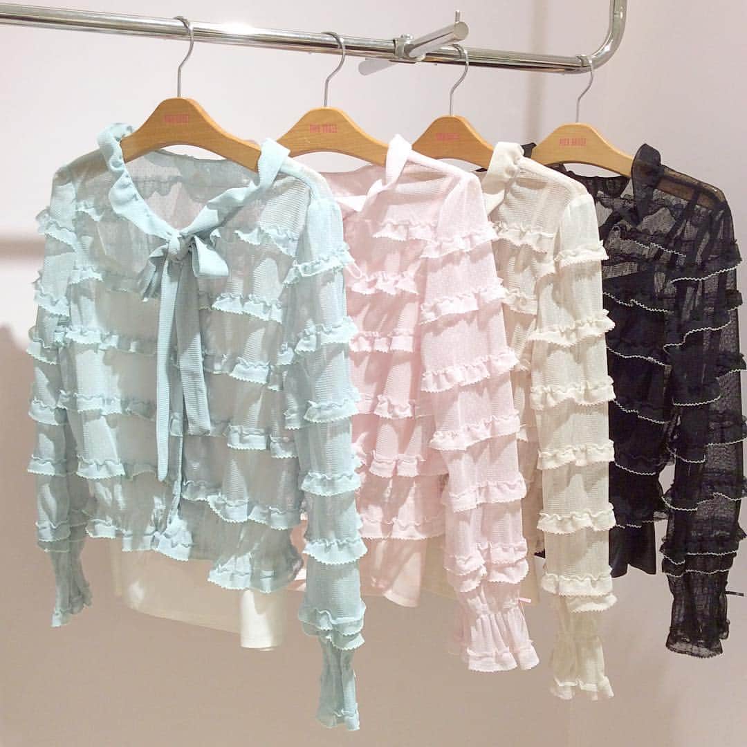 PINKHOUSE CHELSEAのインスタグラム：「💕 ドットチュールレースボウタイリボンブラウス🌷🐇🎀 col:Beige.Pink.Black.Mint size:S.M price:¥28,000+tax . . . #pinkhousechelsea  #pinkhouse #ピンクハウス #ピンクハウスチェルシー #ブラウス  #blouse #新作 #newarrivals #kawaii  #fashion #girly  #frill #フリル」