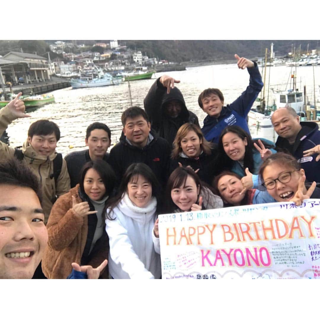前田佳代乃のインスタグラム：「28歳になりました(^^) 今日は稲取の川奈ツアーへ参加させてもらいました！ 念願だったウミガメには会えなかったけど、 沢山の仲間にお祝いして貰えて凄くいい誕生日でした🎂 楽しかったー！  気づけば30代も見えてくる歳ですが、次の目標へ向かって挑戦し続けたいと思います！」