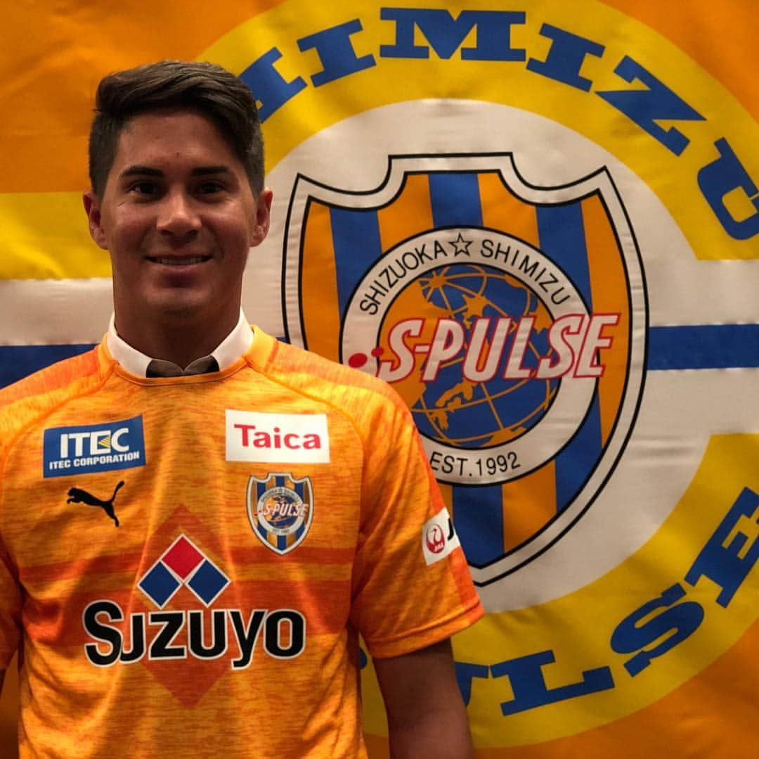 エウシーニョのインスタグラム：「😃 E que venham novos sorrisos e novas histórias 🙏💪🏻🧡💛🇯🇵 shimizu s-pulse 😉 Deus nos abençoe!」