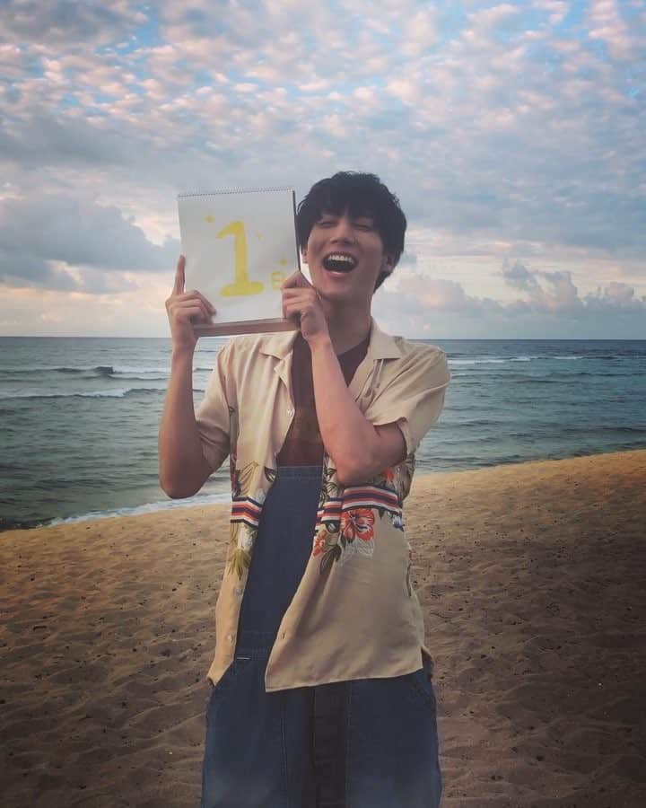 中川大志 のインスタグラム：「明日〜〜〜〜😎🤙🏀🚘🌅🎉🌺🌞🌎☄️🍔🍹✨ 握手会の当日券あります！詳しくは特設サイトを！ #はたちの大志 #中川大志 #写真集 #hawaii #はたち #makahou #holoholo」