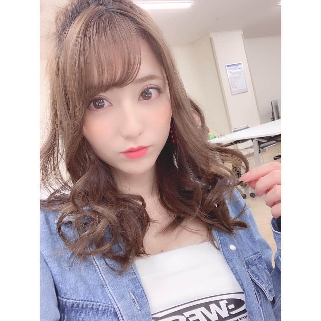 堀尾実咲のインスタグラム：「東京オートサロン最終日💋  #東京オートサロン2019 #TAS #CWEST #幕張メッセ」