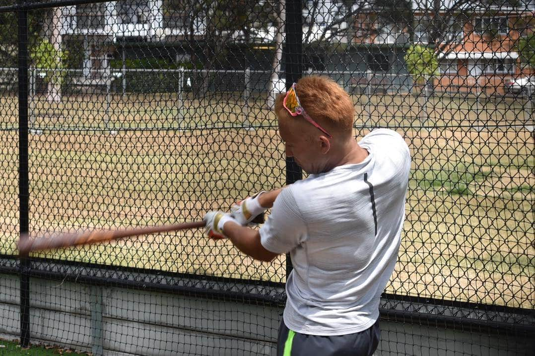 杉谷拳士さんのインスタグラム写真 - (杉谷拳士Instagram)「🇦🇺野生化計画18日目〜  Brisbaneでは最後の日曜日となりました‼︎ 現地で自主トレのサポートをしてくださった方達と最後の練習😊 『最後の日だからみんなでkennyメニューをやらしてください‼︎‼︎』 しかし集合写真の笑顔が最後になりました… 1人2人3人と脱落者が…… ただ厳しさの中に笑いあり助け合いありで僕にとっても忘れられない1日になりました♫😊✨ I want to see everyone's smile again that's why I can play hard😊 We love baseball  みんなの笑顔が見たいから僕はまた野球を頑張れます！😊 あぁ〜お腹空いた。 Brisbaneの実家に行って来ます♫  #brisbane #australia  #zett  #smile #baseball #bandits #集合写真 #54321シャトルラン #ラスト一本逆転負け #体幹 #マシン打ち込みday #酸欠者多数 #大道氏giveup #大道children  #一般開放」1月13日 16時13分 - kenshi.02