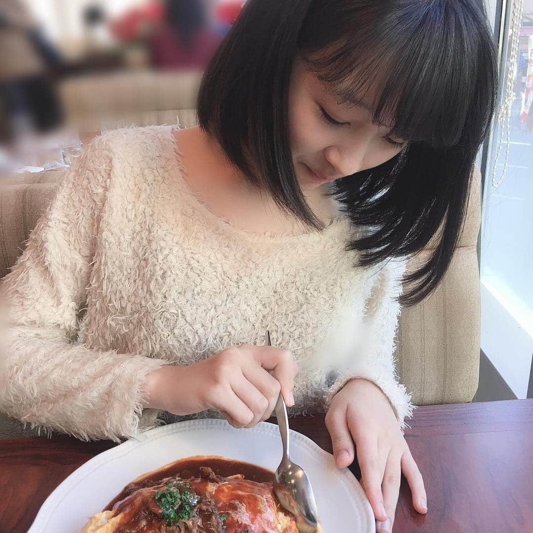 前野えまさんのインスタグラム写真 - (前野えまInstagram)「ライブが早く終わったので、念願の秋葉原散策をしました。 ハロショでお目当ての推しのグッズを買ったり、歩行者天国でのお散歩、ゆっくりランチ…と楽しい1日✨ 明日からのお仕事も頑張ります！  #秋葉原  #ライブ後  #お仕事の後  #お散歩  #歩行者天国  #ランチ  #ハロープロジェクト  #ハロープロジェクトオフィシャルショップ  #ハロプロ」1月13日 16時13分 - maeno_ema