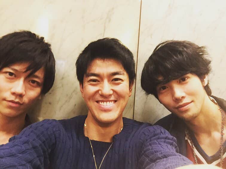國島直希のインスタグラム：「ショパンの姉妹で共演した井手さんとこうへいさんと焼肉行ってきました！  現場もめちゃくちゃ楽しかったけど、改めて会ってやっぱ楽しかったです 好きです やっぱこうやってご飯行く人達ってどこか似てるんでしょうね 恥ずかしいから、どこが。とかは言わないですけども これからも定期的に会いたい！  #ステーキ食べ放題 #めちゃくちゃいいお店 #デュエリストこうへい #エネルギッシュ井手 #パワプロ最近ハマってます」