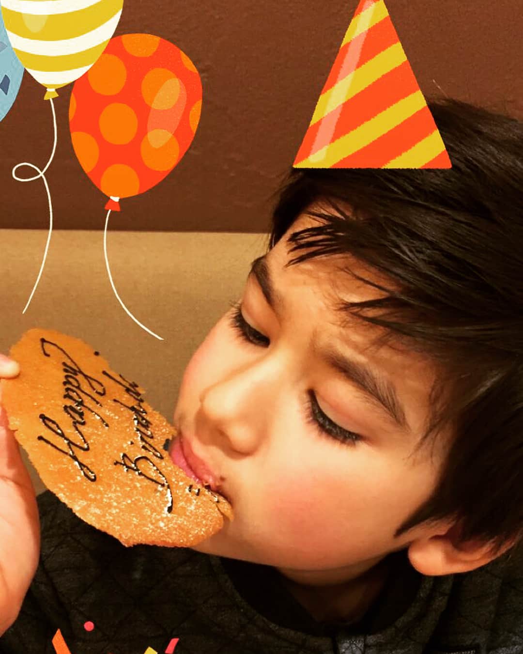 中村祥子さんのインスタグラム写真 - (中村祥子Instagram)「お友達と楽しいバースデー🎂🎉 家族とのバースデー👪✨ いっぱいのお祝い嬉しいね😍 ケーキは大好きベイブレード‼️ みんなのテンション⤴️アップ❤️ もちろんベイブレード取り合いになるよね〜😁ケーキはいつもお願いしている @dolcemaririsa です。 誕生日プレゼントにあげたゾイドを自分1人で真剣に作り上げ、完成したグラキオサウルスもみんなと一緒にケーキを食べていた😁👍 #happybirthday #friends #happy #day #wonderful #cake #birthdaypresent」1月13日 18時36分 - shoko_officialpage