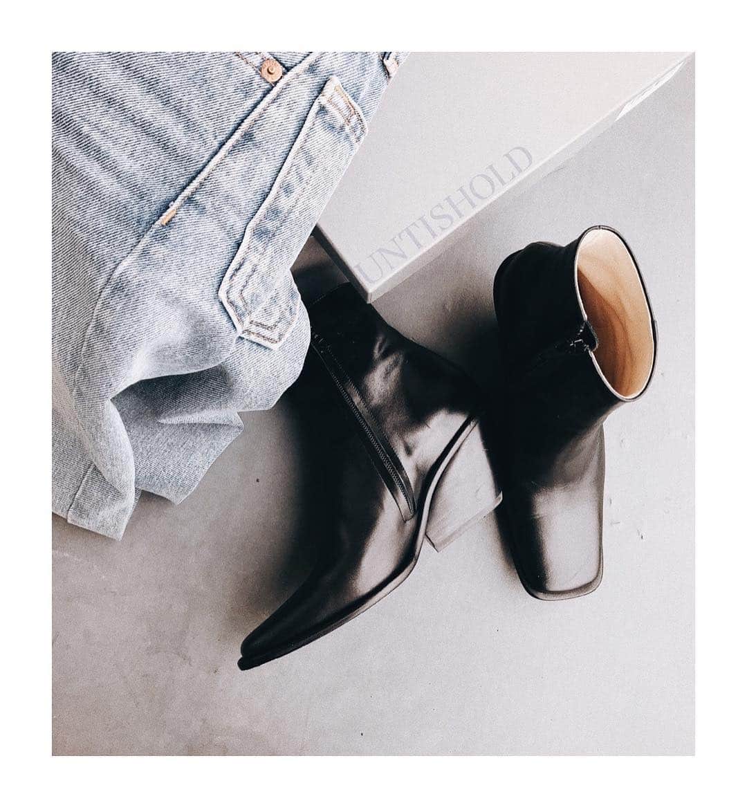 伊地知朋子さんのインスタグラム写真 - (伊地知朋子Instagram)「🖤 @untishold_official のブーツ。 スクエアトゥと ウェスタンなヒールフォルムに グッと来ましてん🤝 程よいヒールで歩きやすさも◎ ____ #new #boots #untishold」1月13日 19時17分 - tomoko_urbanbobby