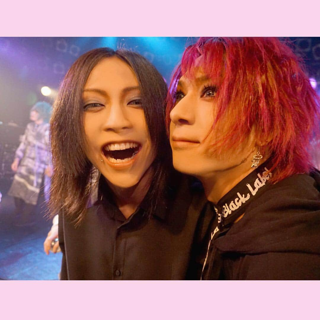 結さんのインスタグラム写真 - (結Instagram)「JUNさん（GOTCHAROCKA）×十夜さん（GOTCHAROCKA）  #gotcharocka  #guitar  #十夜 #jun  #大セッションの一コマ #十夜さんJUNさんありがとうございました #camera  #sony  #α5100  #結丸写真部」1月13日 19時26分 - sing.yui.0318