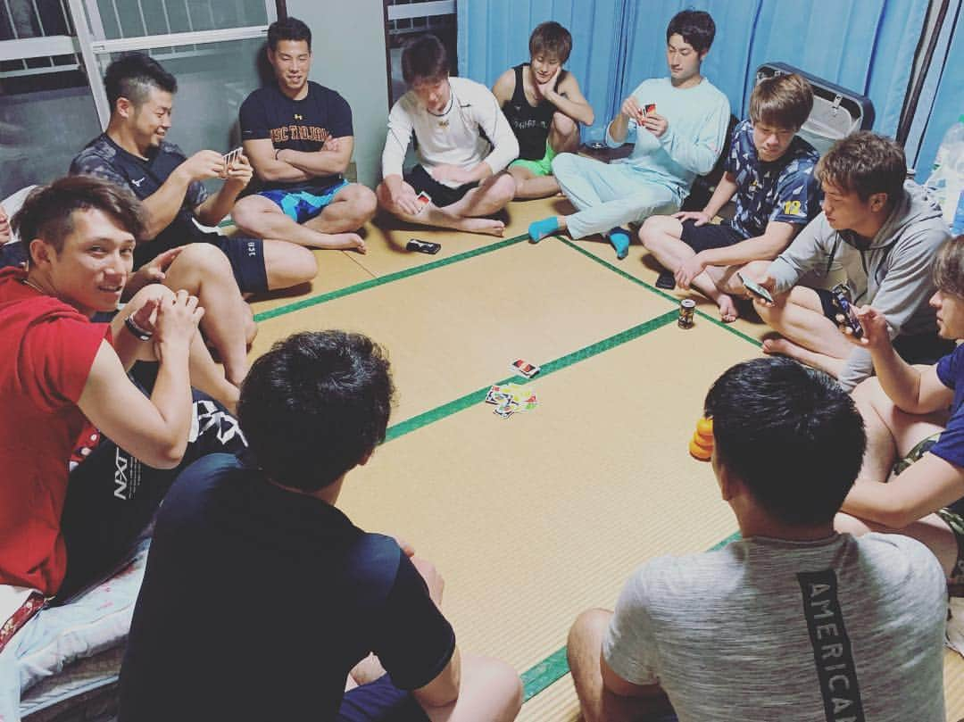 近藤健介さんのインスタグラム写真 - (近藤健介Instagram)「毎晩恒例のUNO大会（笑） 久々やるとハマるもんですね…🤣 毎回なにからしら事件が起きるから楽しい‼️‼️ みなさんも久々にやってみては…⁈」1月13日 19時40分 - kensuke54.8