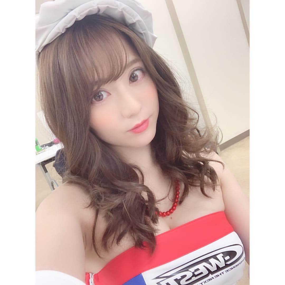 堀尾実咲のインスタグラム：「3日間おつかれさまでした☺️❤️ C-WESTガール楽しかった🤤💋 #東京オートサロン2019 #TAS #CWEST #幕張メッセ」