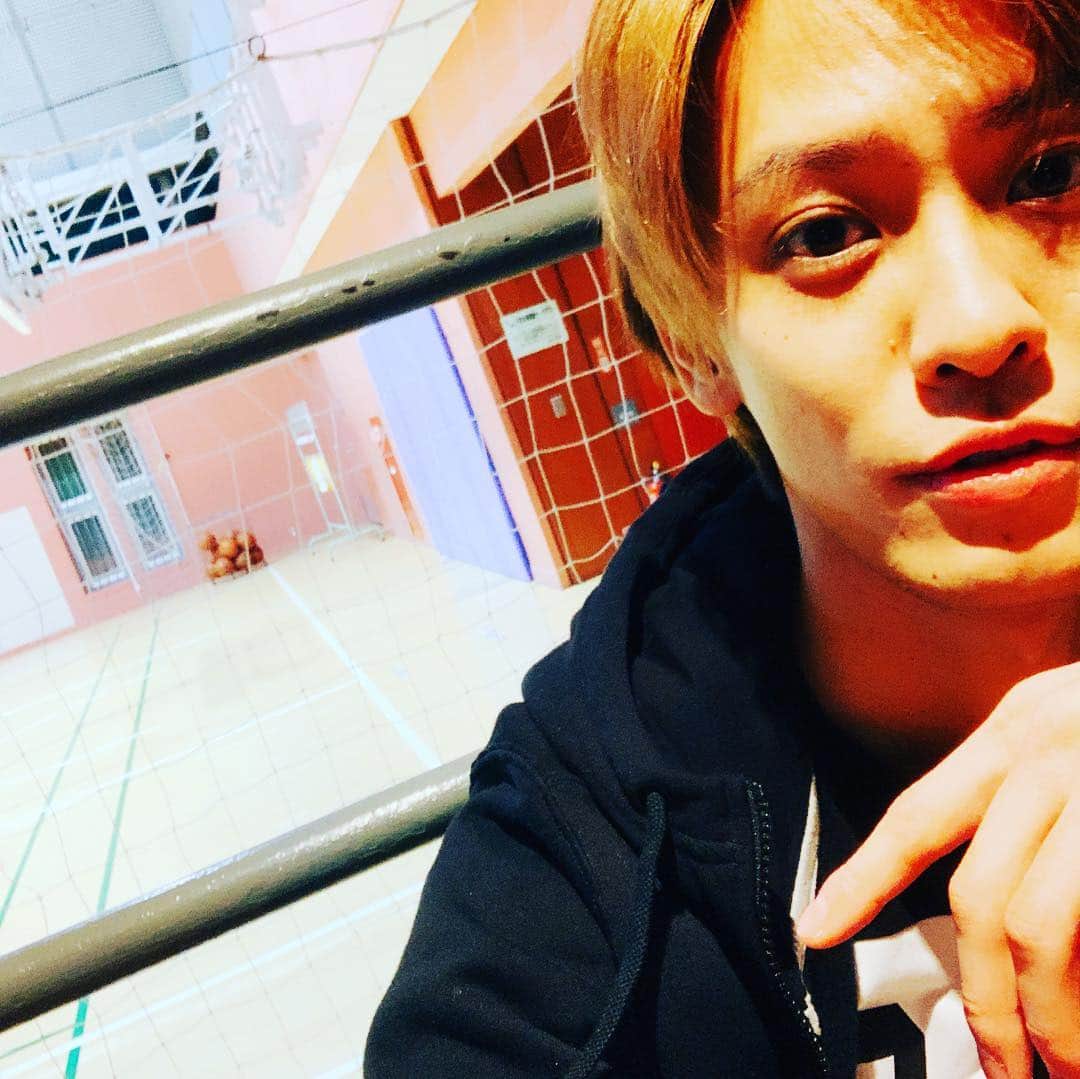戸谷公人のインスタグラム：「今日は青二のバスケ部に参加してきました✨✨ 久しぶりのバスケで🏀楽しかった〜〜😜」
