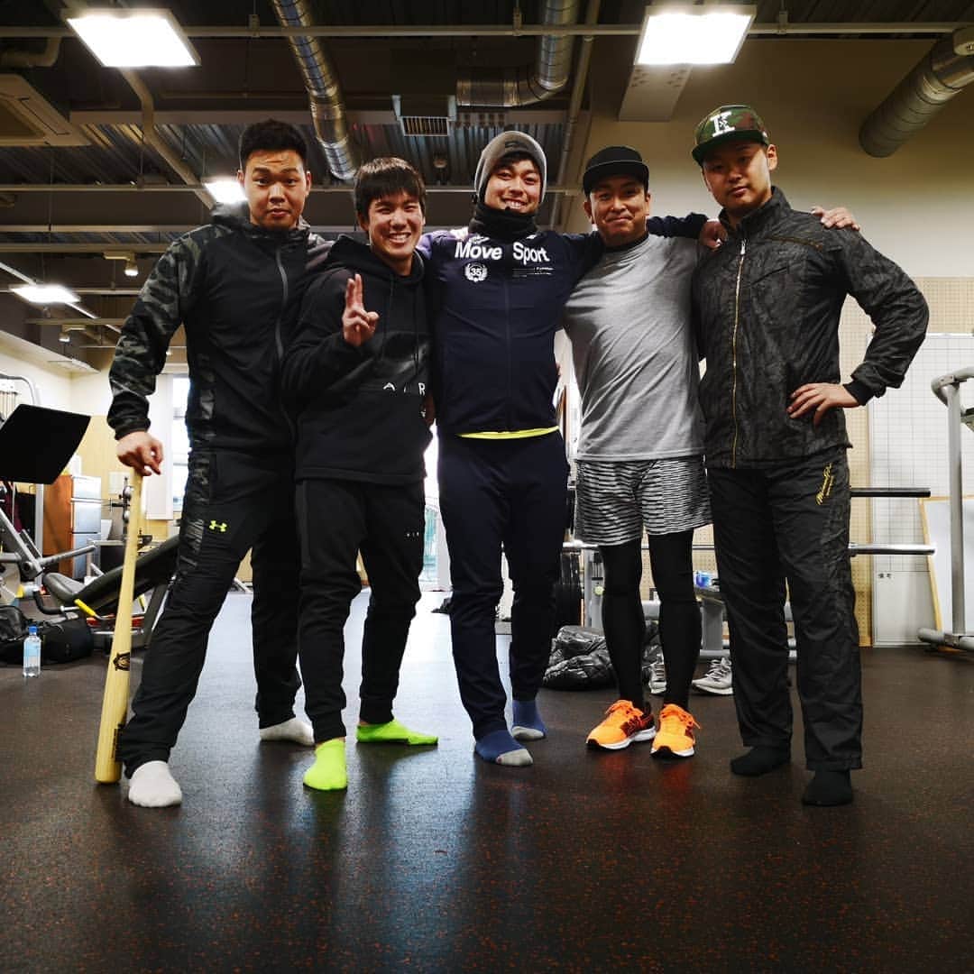 高梨雄平のインスタグラム：「今日は自主トレ公開日でした！ 2019年、良いメンバーでスタートが切れました！  #ハーレー日和#しげの圧倒的躍動感 #渡米  明日は成人式。 成人のそこのあなた、おめでとうございます！！」