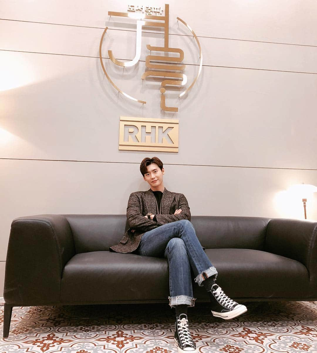 イ・ジョンソクさんのインスタグラム写真 - (イ・ジョンソクInstagram)「#로맨스는별책부록」1月14日 1時13分 - jongsuk0206