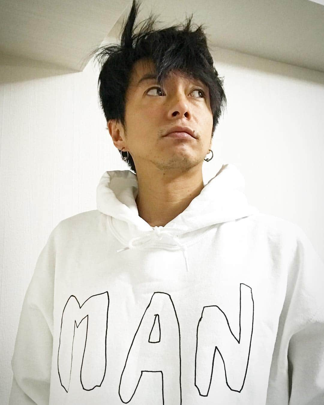 奈良裕也さんのインスタグラム写真 - (奈良裕也Instagram)「@he.magazine.jp #MAN 🖤 thanks @xxxnotesxxx 🥴」1月14日 1時58分 - yuyanara