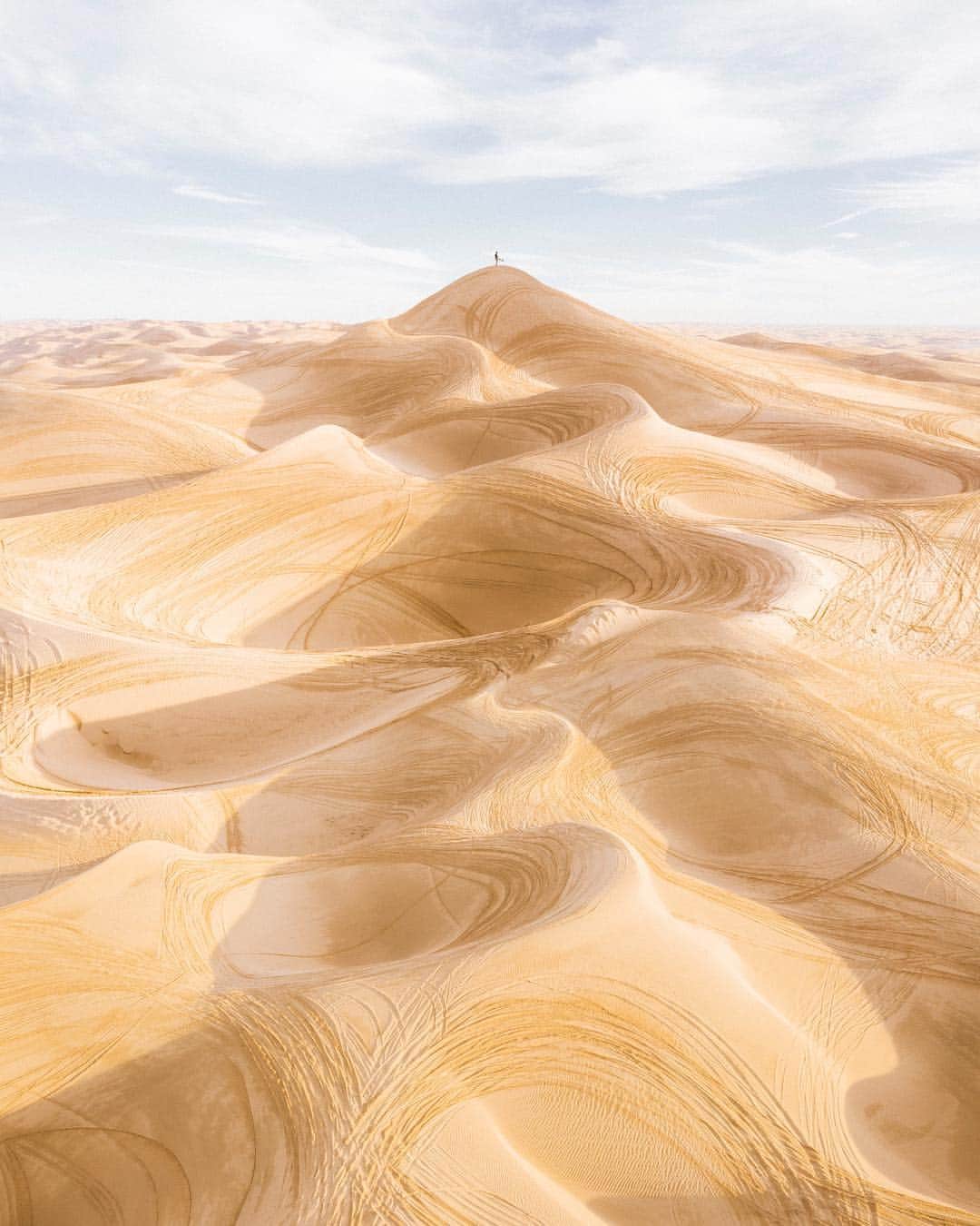 Adam Senatoriのインスタグラム：「Imperial Sand Dunes, CA / I passed on this last summer because it was about 110º F, so I put it in the back of my mind for "next time". That next time was last week, I happened to be 2 hours north and had 3 hours of sunlight left... so off I went. Made it just in time. Mavic Pro 2.  #getlost #beautifuldestinations #keepitwild #getoutstayout #takemoreadventures  #wondermore #forgeyourownpath #nomadstories #alwaysgo」