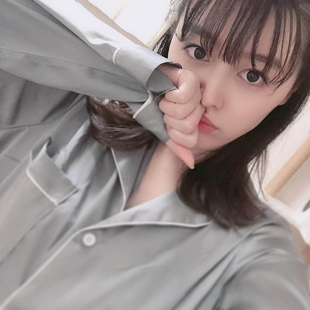 久住小春さんのインスタグラム写真 - (久住小春Instagram)「おはよー😽 みんなどんな三連休を過ごしてる？ 今日も下町のヘップバーンいてきますっ。まってまーす。 つるつるパジャマはまってる👕 #下町のヘップバーン #パジャマ」1月14日 10時29分 - koharu_kusumi.official