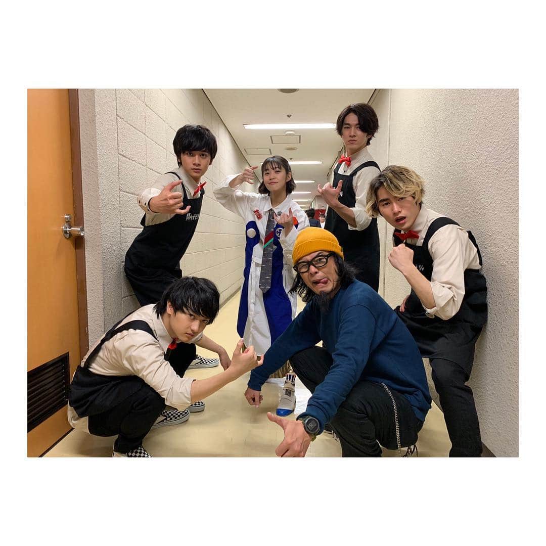 加村真美のインスタグラム：「デビルのファン感！最終章！  笑った泣いた叫んだ！ ありがとうございました！  楽しかった！！！！ カムの歌最高だった！ マスターありがとう！ DISH//ありがとう！ みんなも、ありがとう！  来れなかったみんなー！ 5月に会いたいよー❣️ .  #関内デビル #誕生日サプライズありがとう #ケータリング一日券とは？ #まさきくんもおめでとう〜！ #ギター緊張しすぎた #今年1番の緊張 #とにかくマスターお疲れ様 #instagram」