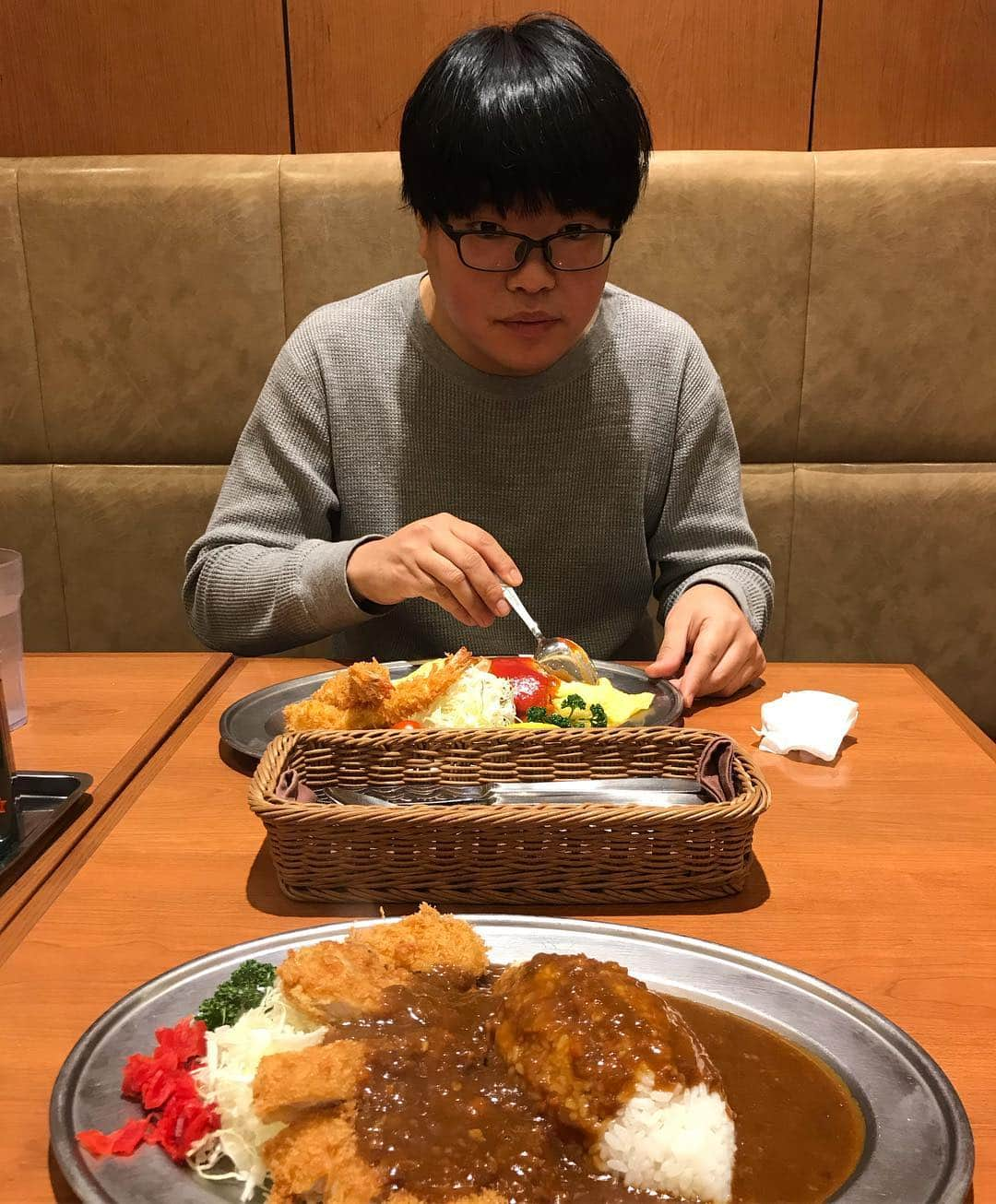 じろうさんのインスタグラム写真 - (じろうInstagram)「幕張。 なんでこんなやつと昼飯食わなきゃいけないんだよ。 ライス関ちゃん。」1月14日 12時05分 - sissonne_jiro