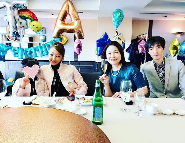 神田うのさんのインスタグラム写真 - (神田うのInstagram)「娘のお友達こうた君💕7歳のお誕生日おめでとう🎂🎉 千晶ちゃん💕ママ歴7年お疲れ様です❣️ 妊婦時代も同じで私達も子供達も同じ歳💖 こうた君のグランマ💕とは私が19歳の頃からのお付き合いなのでかれこれ24年❗️ 長〜くお付き合いしている大切なファミリーです💖 1歳の時からお祝いし合ってきてもう7回目‼️ 子供の成長を一緒に喜び合える関係に感謝しています🥰 #お誕生日会#birthdayparty#お誕生日おめでとう#お誕生日おめでとうございます#おめでとう #おめでとうございます #congratulations #happybirthday#7歳#7yearsold#birthday#party#お誕生日#パーティー #娘のお友達#ママ友#働くママ同士#働くママ#子供の成長#お祝い#神田うの#unokanda#chieimai#チエイマイ」1月14日 12時27分 - unokandaofficial