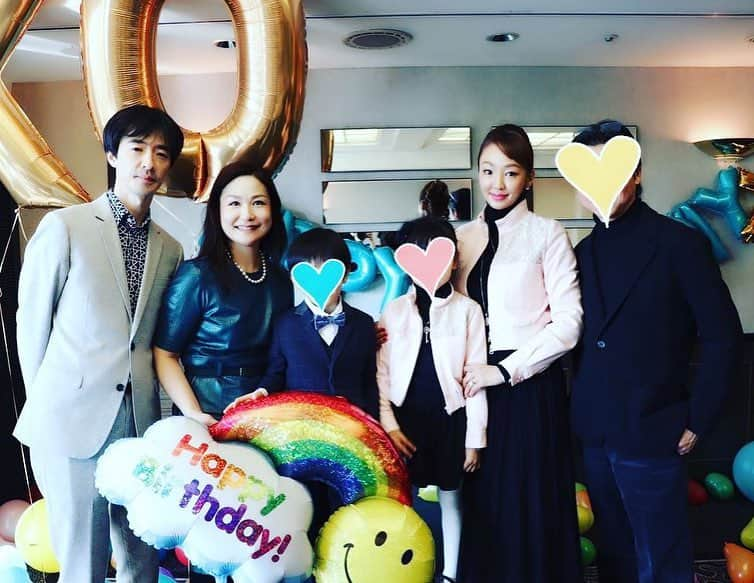 神田うのさんのインスタグラム写真 - (神田うのInstagram)「娘のお友達こうた君💕7歳のお誕生日おめでとう🎂🎉 千晶ちゃん💕ママ歴7年お疲れ様です❣️ 妊婦時代も同じで私達も子供達も同じ歳💖 こうた君のグランマ💕とは私が19歳の頃からのお付き合いなのでかれこれ24年❗️ 長〜くお付き合いしている大切なファミリーです💖 1歳の時からお祝いし合ってきてもう7回目‼️ 子供の成長を一緒に喜び合える関係に感謝しています🥰 #お誕生日会#birthdayparty#お誕生日おめでとう#お誕生日おめでとうございます#おめでとう #おめでとうございます #congratulations #happybirthday#7歳#7yearsold#birthday#party#お誕生日#パーティー #娘のお友達#ママ友#働くママ同士#働くママ#子供の成長#お祝い#神田うの#unokanda#chieimai#チエイマイ」1月14日 12時27分 - unokandaofficial